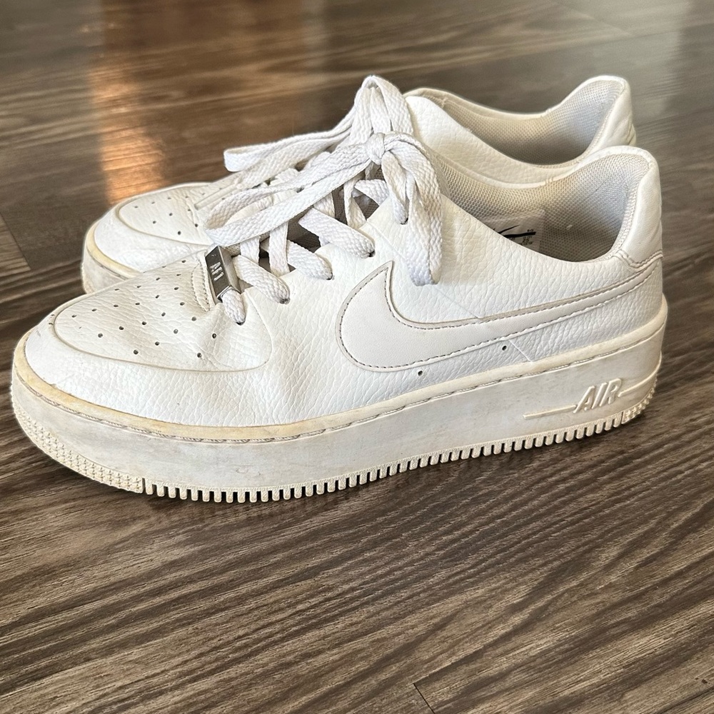 WOMENS Nike Sage Low Airforce 1